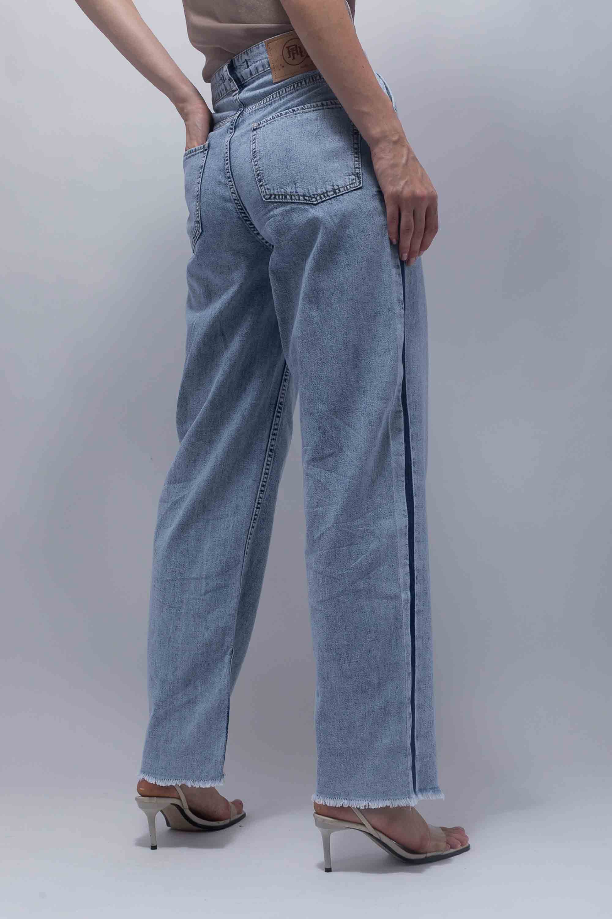 Side stripe mom jeans - BOUTIQNA